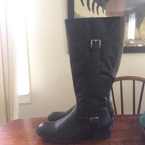 Bass Size 8 1/2 Brown Boots w Stretch Back Panel